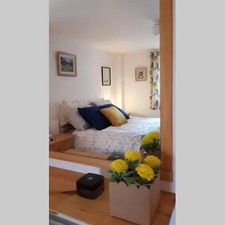 Woodford In Old Farm Semesterbostad