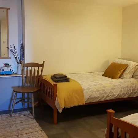 Woodford In Old Farm Semesterbostad *